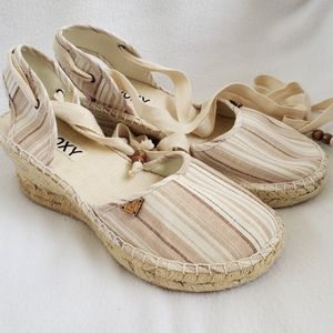 Roxy Tiana Sz 7.5 Beige Strped Canvas Wedge Espadr